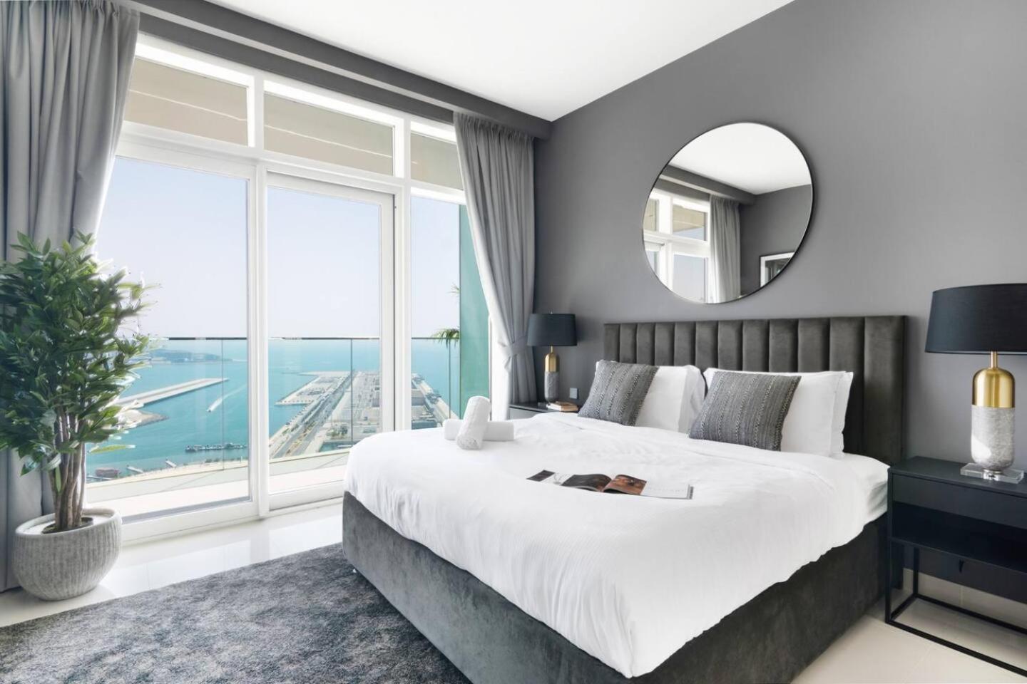 Apartment Marina Skyline View & Harbour Beachfront