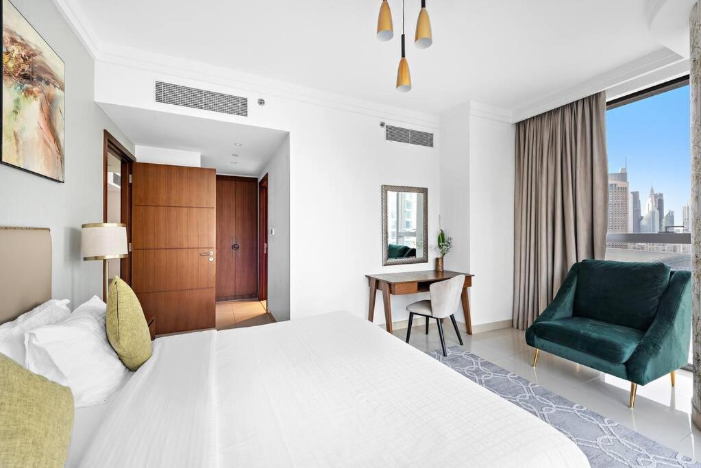 Apartment Elegant Burj View Flat Metro Access, Great Amenities Dubai