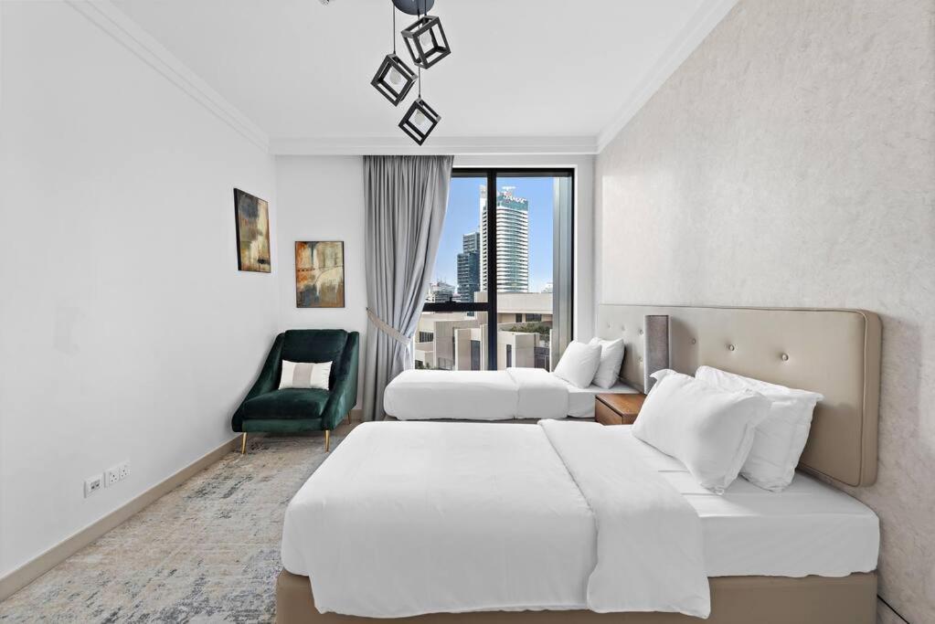 Elegant Burj View Flat Metro Access, Great Amenities *