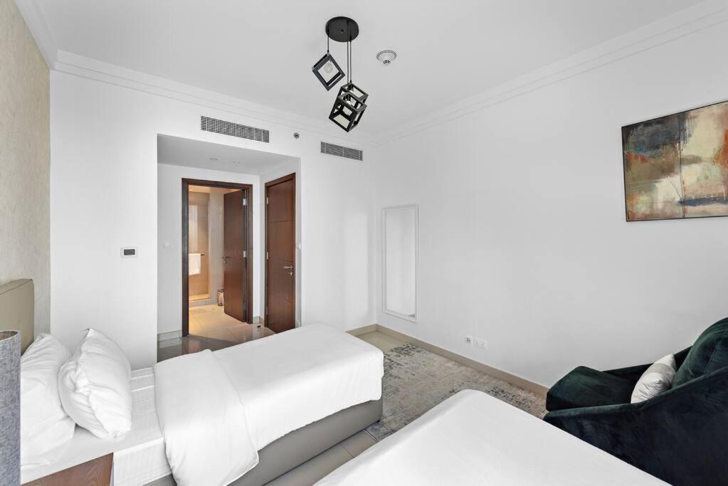 Apartment Elegant Burj View Flat Metro Access, Great Amenities