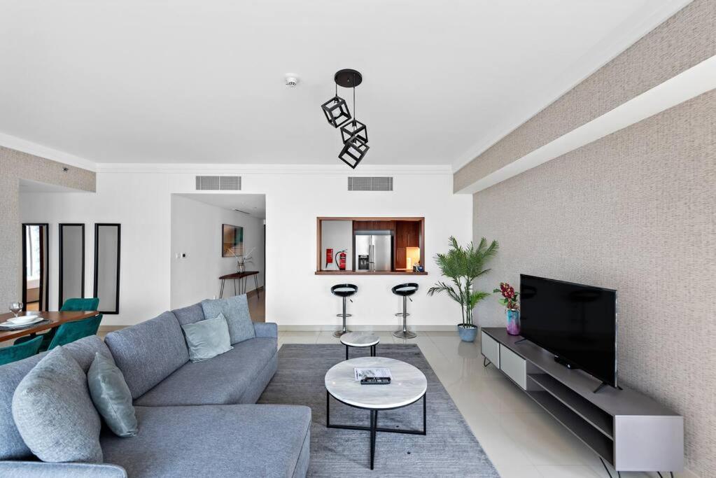 Elegant Burj View Flat Metro Access, Great Amenities Apartment