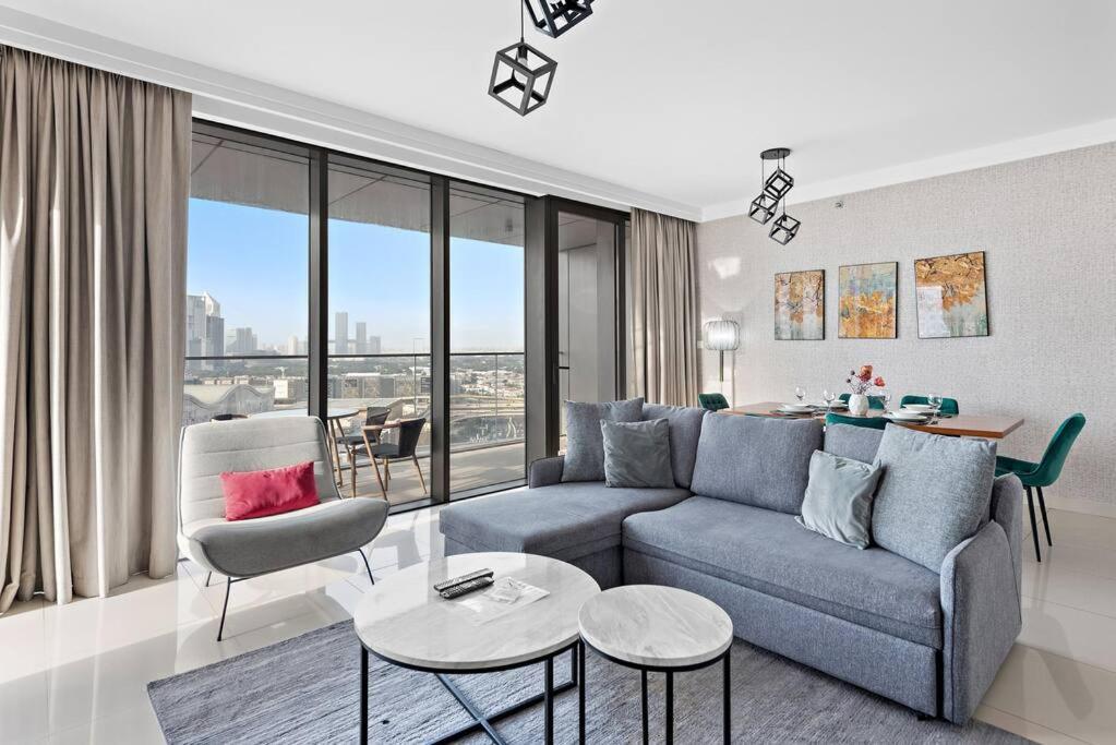Elegant Burj View Flat Metro Access, Great Amenities Apartment Dubai