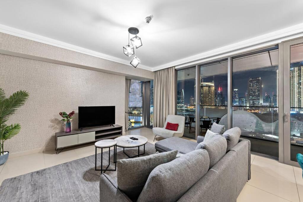 Elegant Burj View Flat Metro Access, Great Amenities Apartment