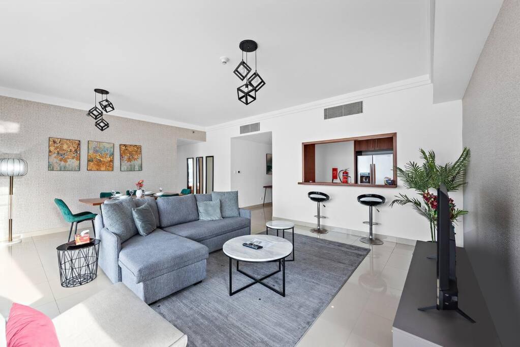 Apartment Elegant Burj View Flat Metro Access, Great Amenities Dubai