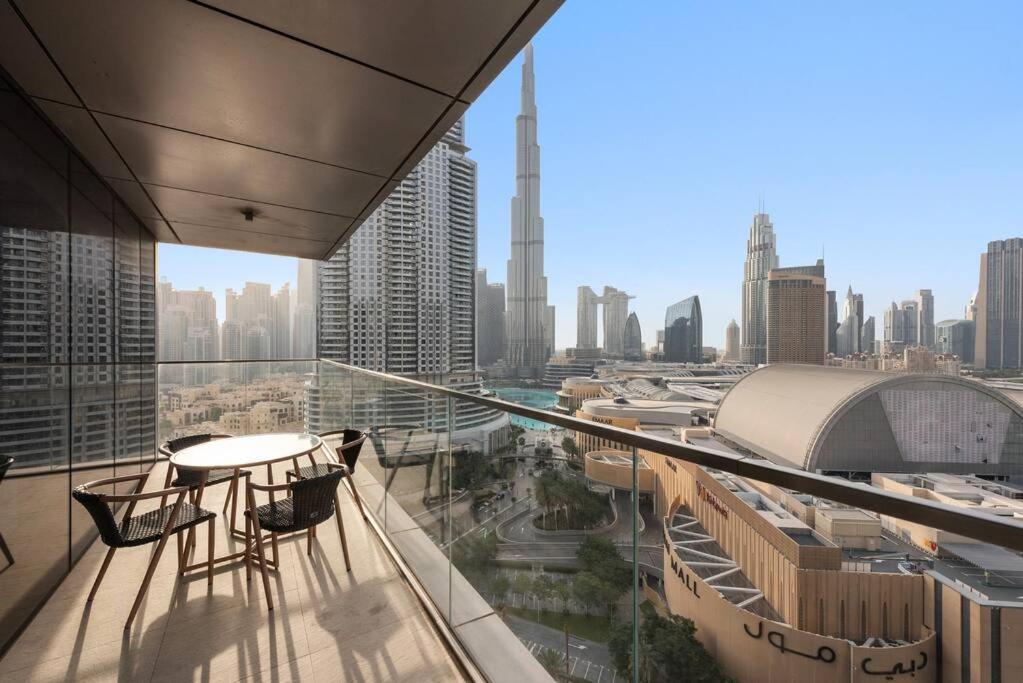 Elegant Burj View Flat Metro Access, Great Amenities * Dubai