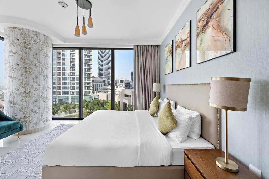 Apartment Elegant Burj View Flat Metro Access, Great Amenities