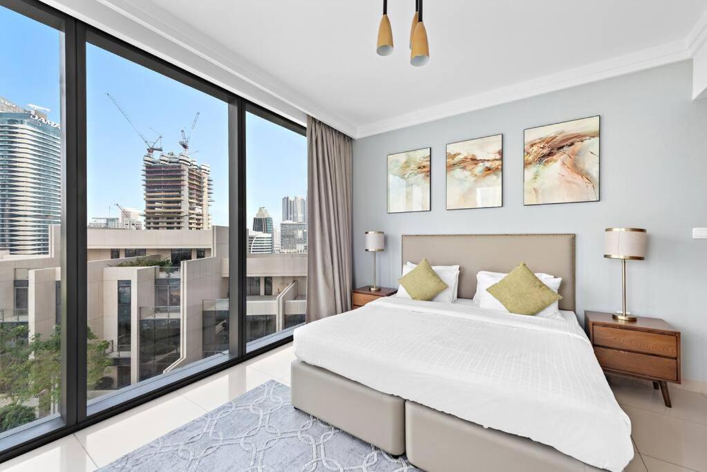 Elegant Burj View Flat Metro Access, Great Amenities Apartment