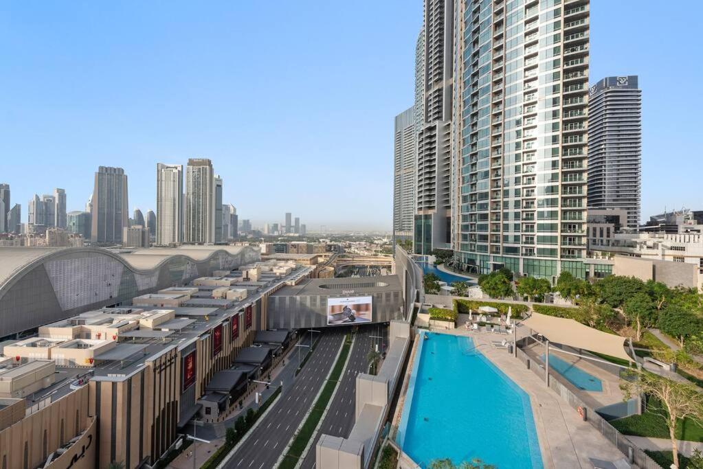 Elegant Burj View Flat Metro Access, Great Amenities *
