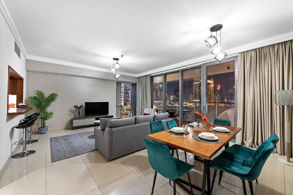 Elegant Burj View Flat Metro Access, Great Amenities Apartment *