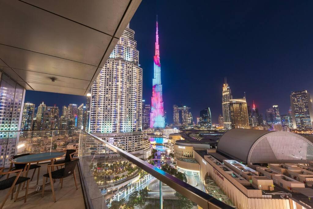 Elegant Burj View Flat Metro Access, Great Amenities