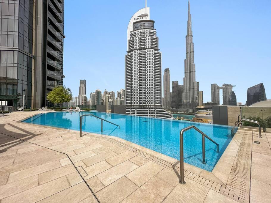 Apartment Elegant Burj View Flat Metro Access, Great Amenities Dubai