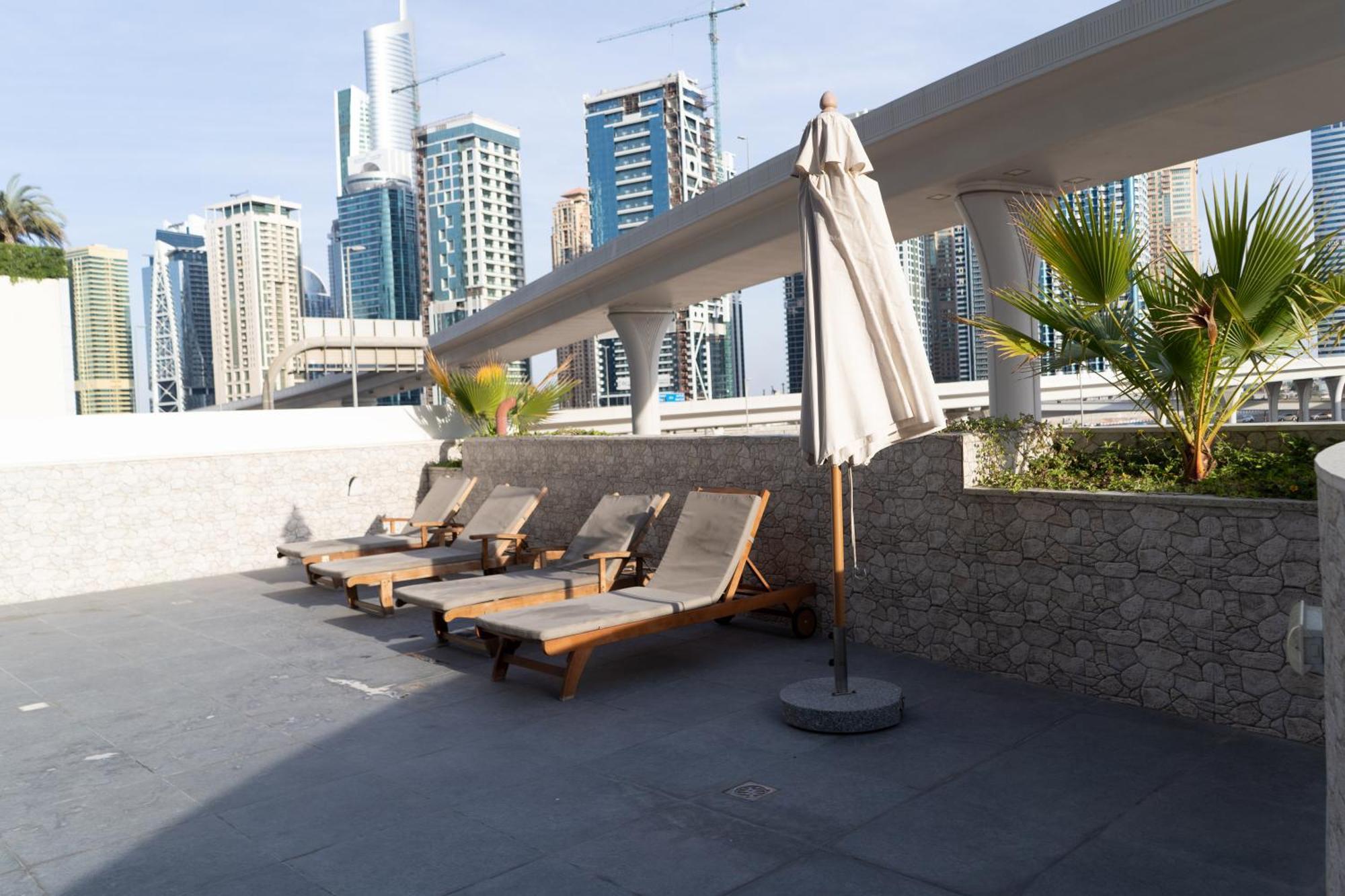 2 B/r Escan Tower Marina Near Metro Beach Apartment Dubai