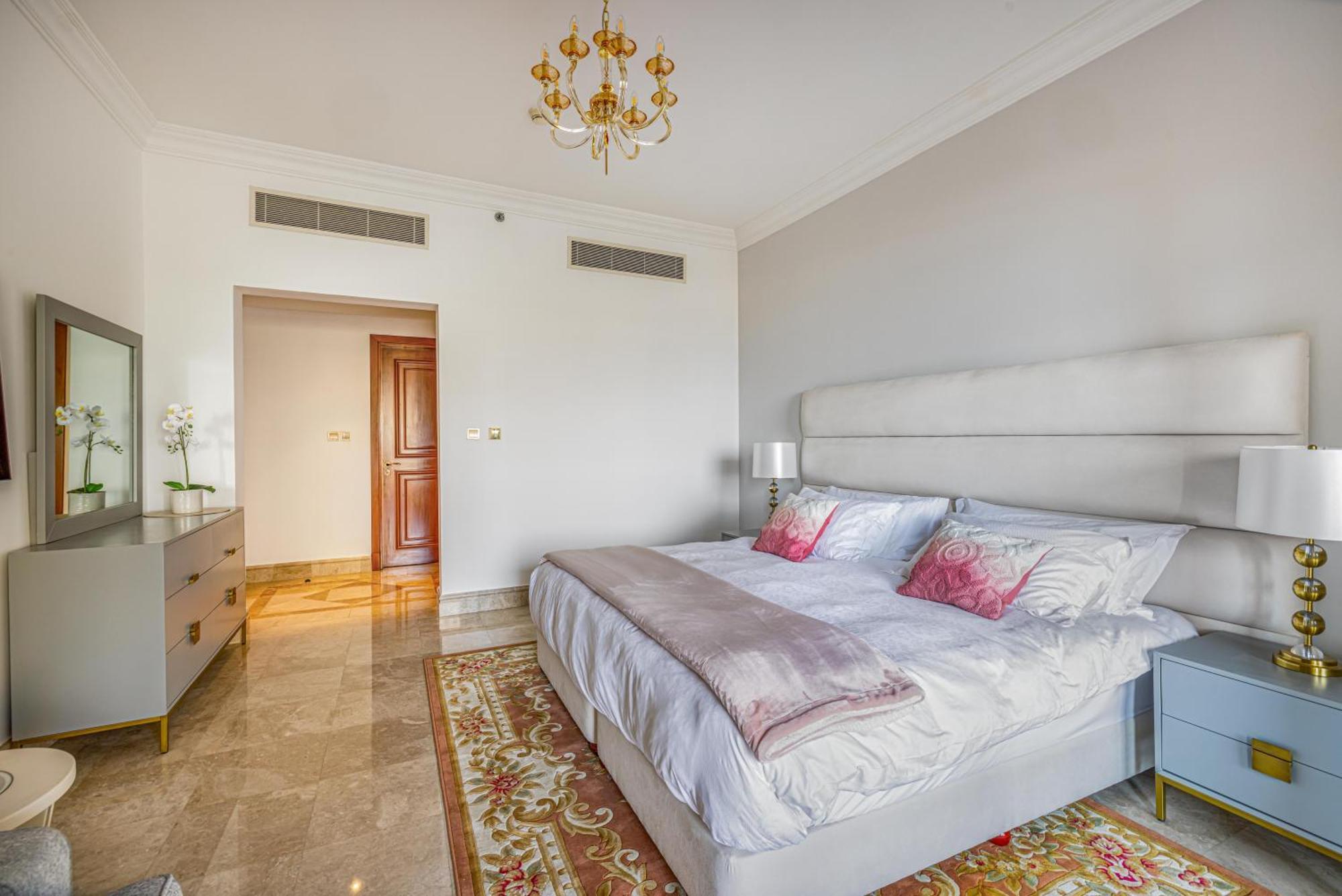 Fairmont North 2br Balcony Sea View Apartment Dubai