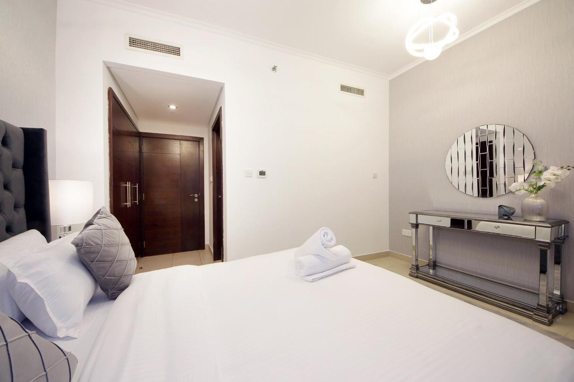 Stylish 2 Bedroom With Stunning Downtown View - Burj Views Tower East Dubai