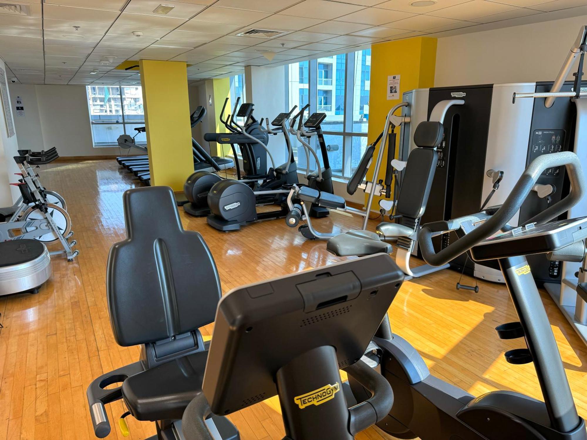 Elegant Marina & Sea View Studio In Bay Central Tower, Marina With Modern Gym & Pool, Steps To Jbr Beach & Metro *