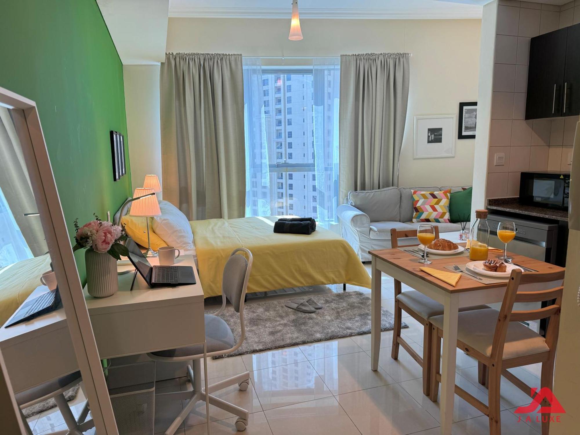 Apartment Elegant Marina & Sea View Studio In Bay Central Tower, Marina With Modern Gym & Pool, Steps To Jbr Beach & Metro *