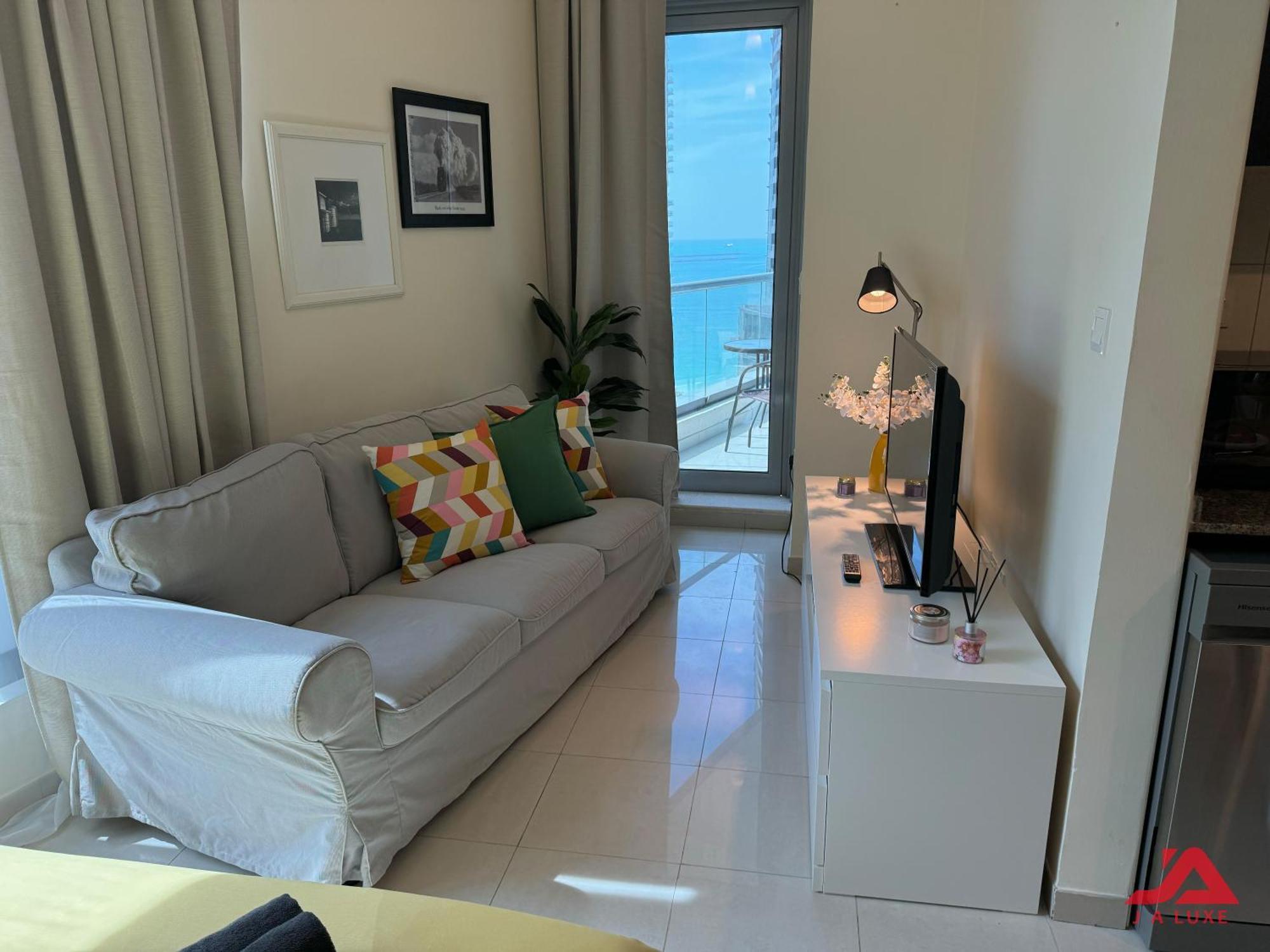 Elegant Marina & Sea View Studio In Bay Central Tower, Marina With Modern Gym & Pool, Steps To Jbr Beach & Metro Apartment