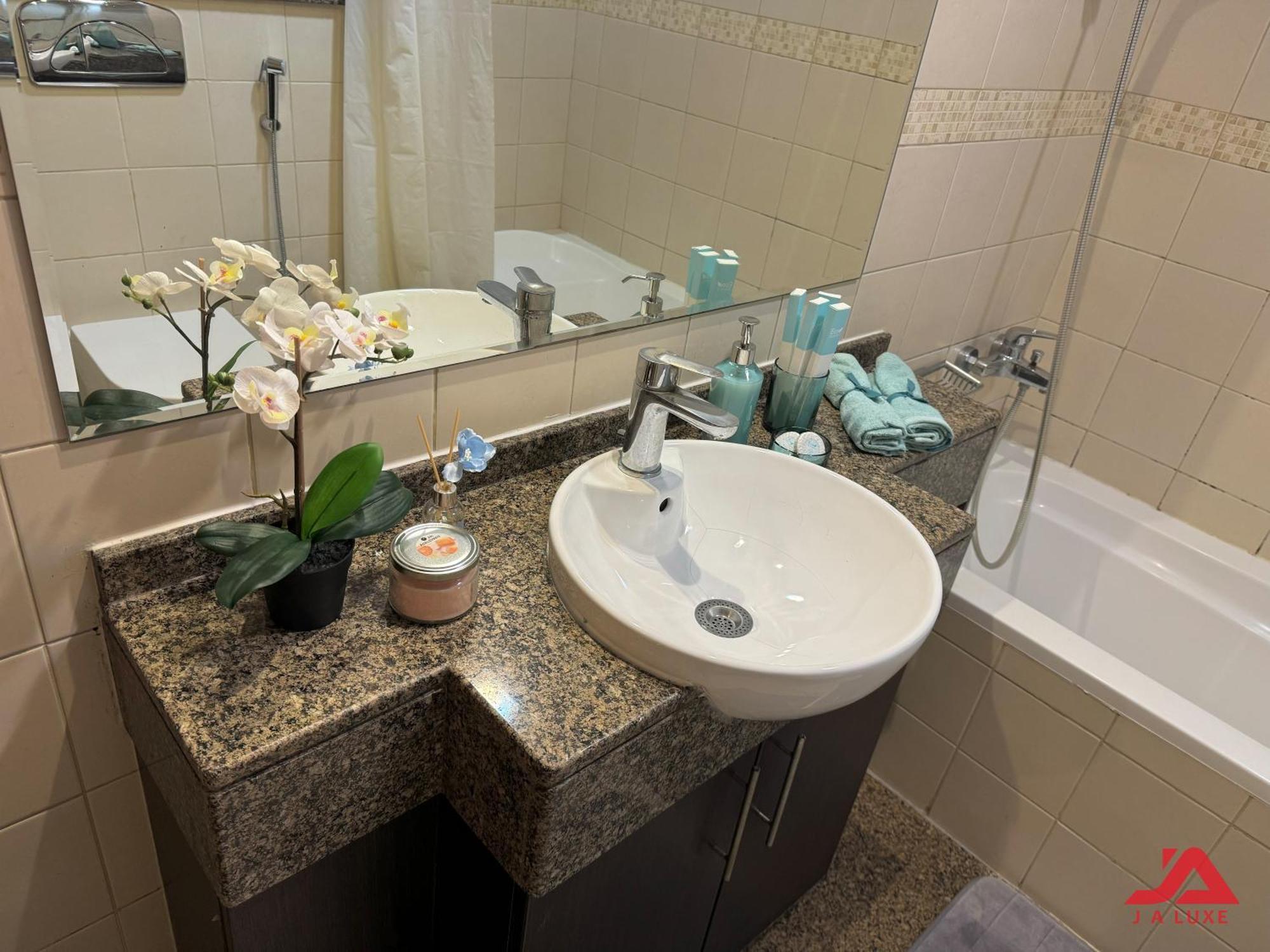 Elegant Marina & Sea View Studio In Bay Central Tower, Marina With Modern Gym & Pool, Steps To Jbr Beach & Metro * Dubai