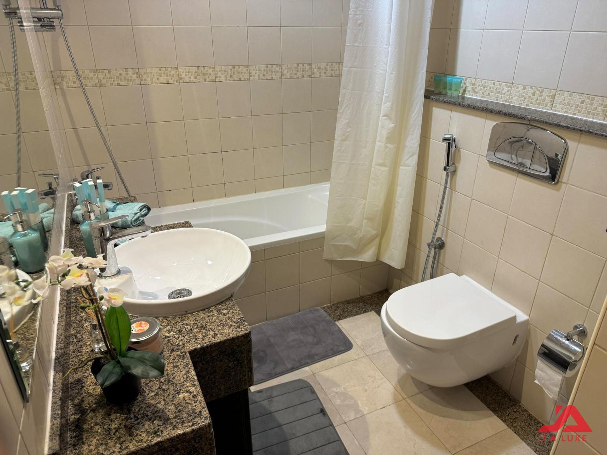 Elegant Marina & Sea View Studio In Bay Central Tower, Marina With Modern Gym & Pool, Steps To Jbr Beach & Metro Apartment Dubai