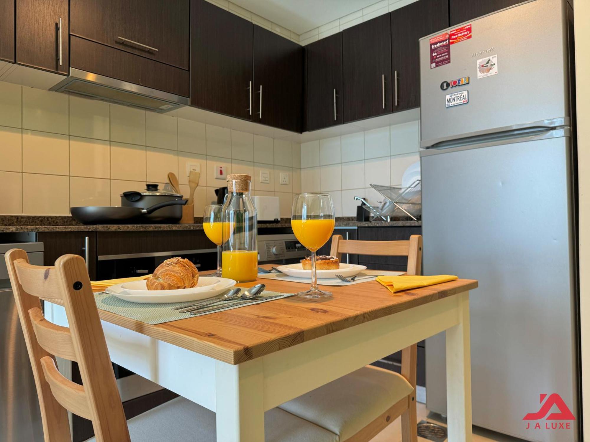 Apartment Elegant Marina & Sea View Studio In Bay Central Tower, Marina With Modern Gym & Pool, Steps To Jbr Beach & Metro Dubai