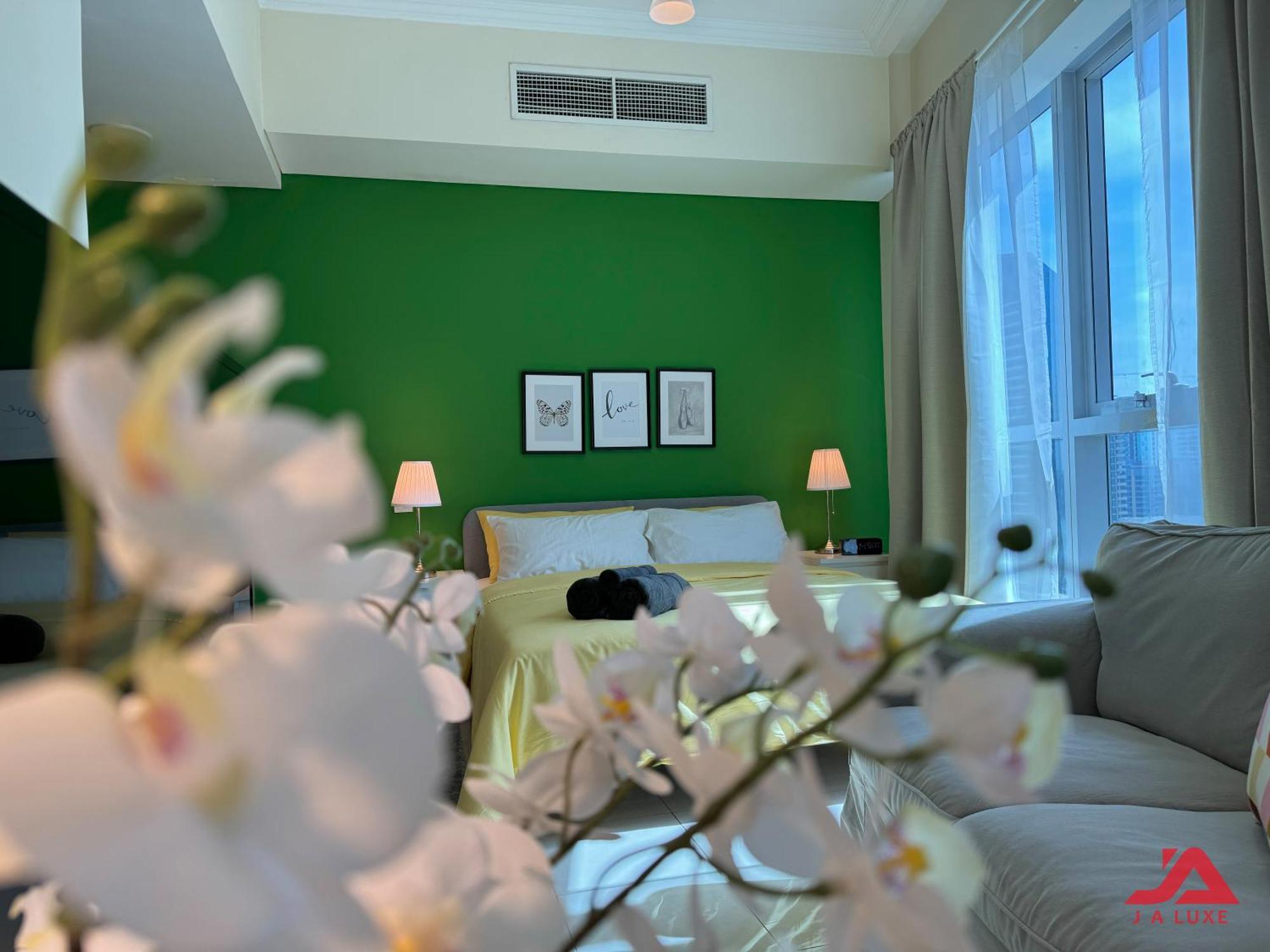 Elegant Marina & Sea View Studio In Bay Central Tower, Marina With Modern Gym & Pool, Steps To Jbr Beach & Metro * Dubai