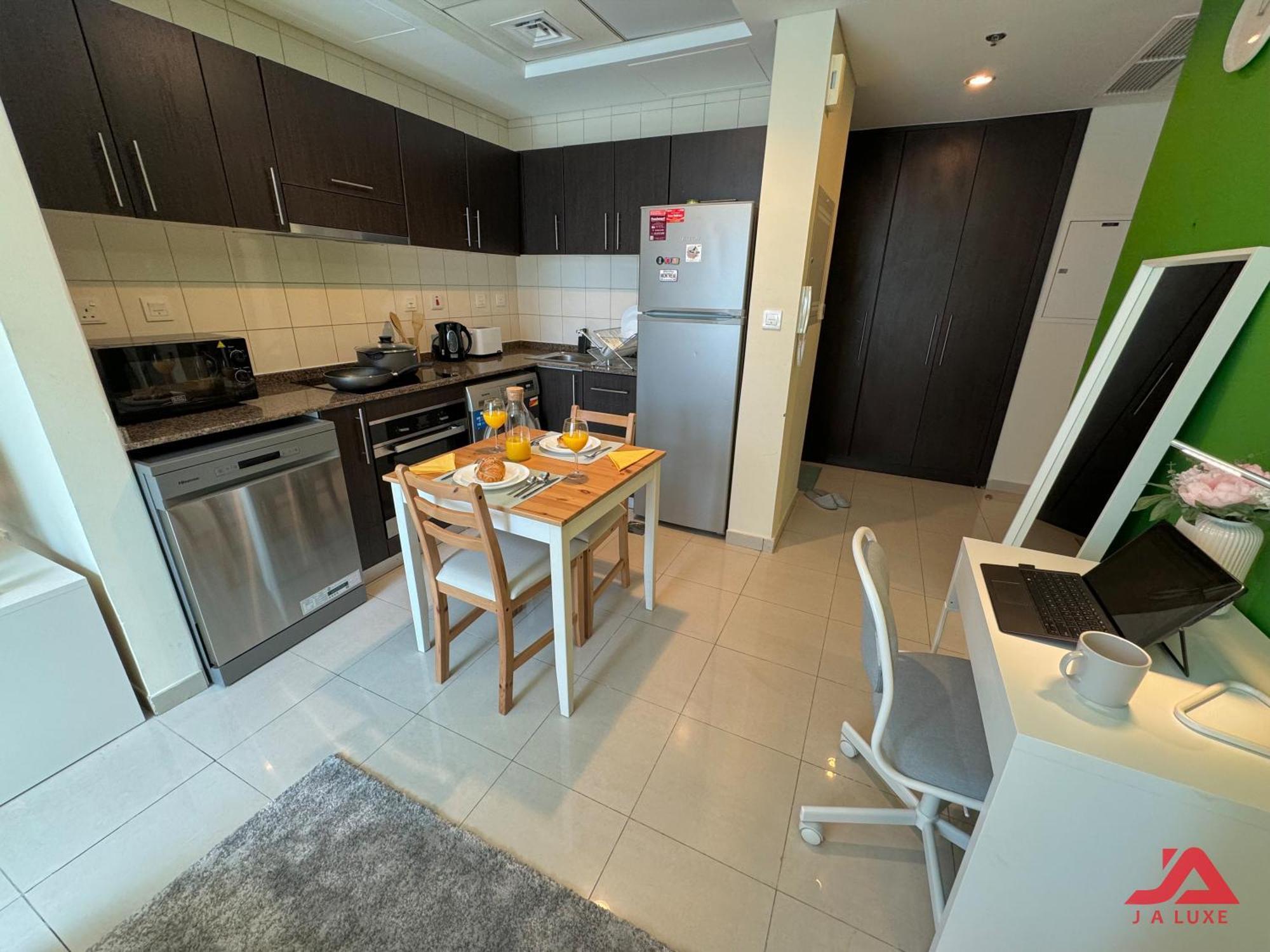 Elegant Marina & Sea View Studio In Bay Central Tower, Marina With Modern Gym & Pool, Steps To Jbr Beach & Metro Apartment