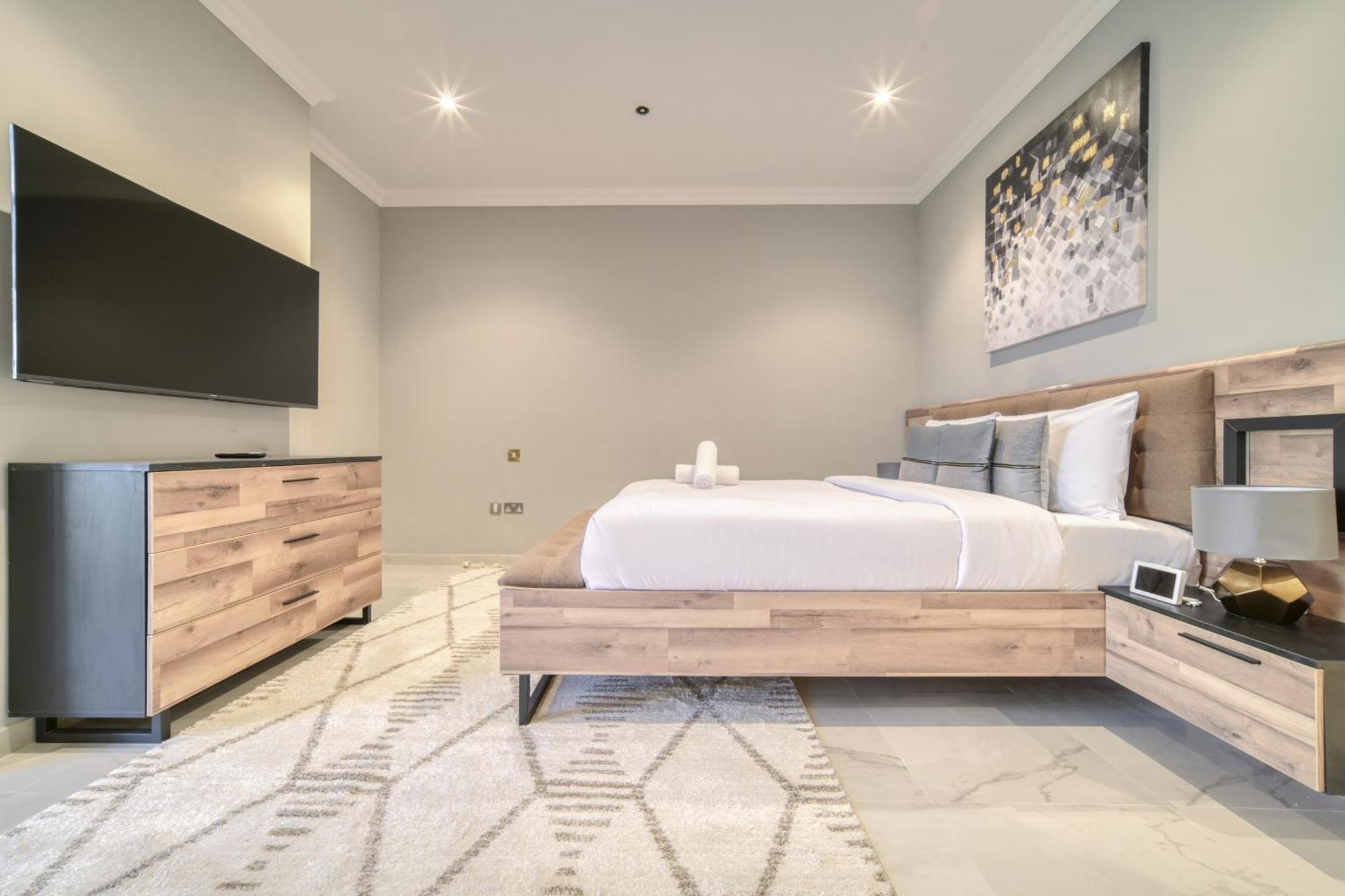 New! Sea View Luxurious 4 Bedroom Duplex *