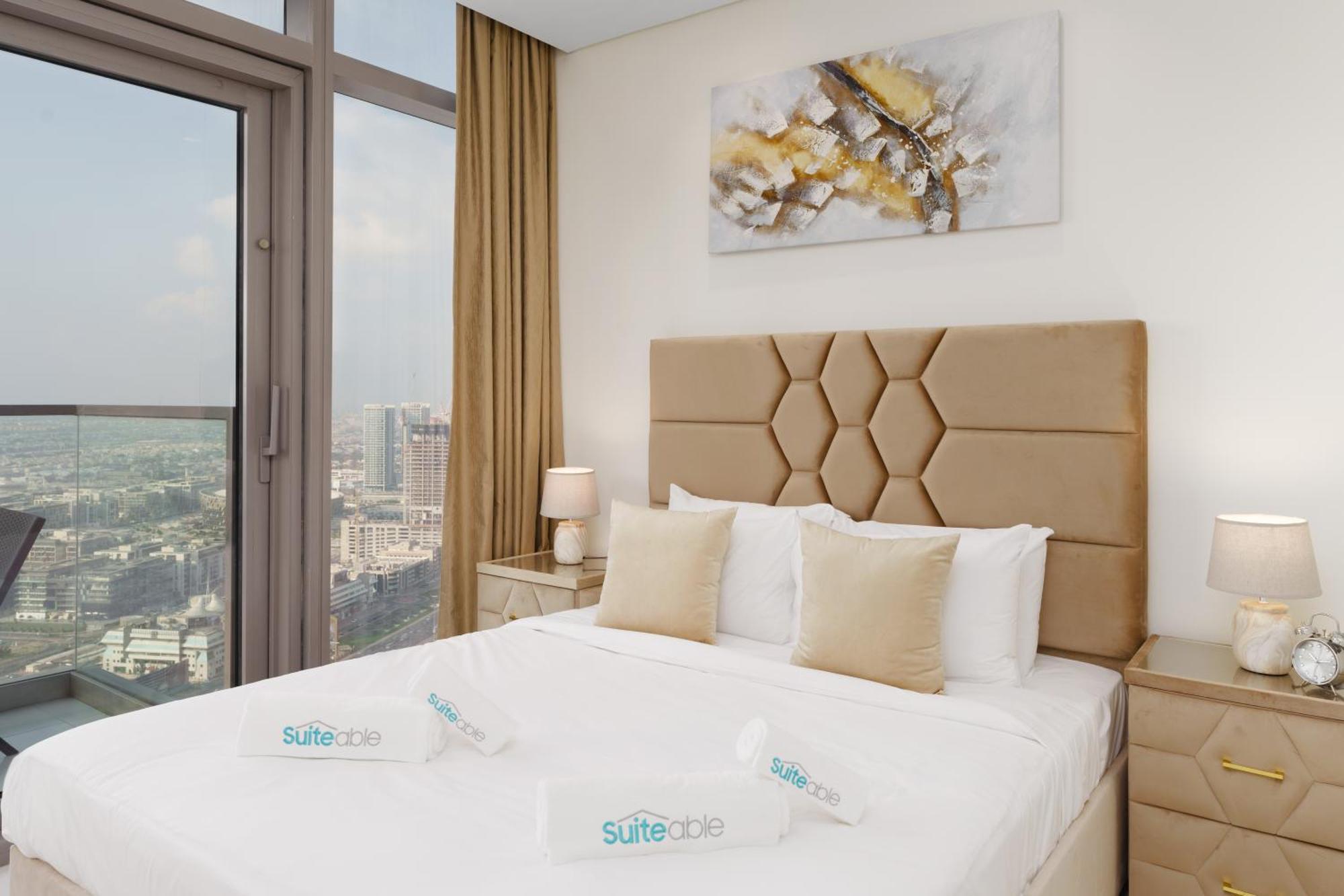 Experience Opulent Living At Paramount Midtown Apartment