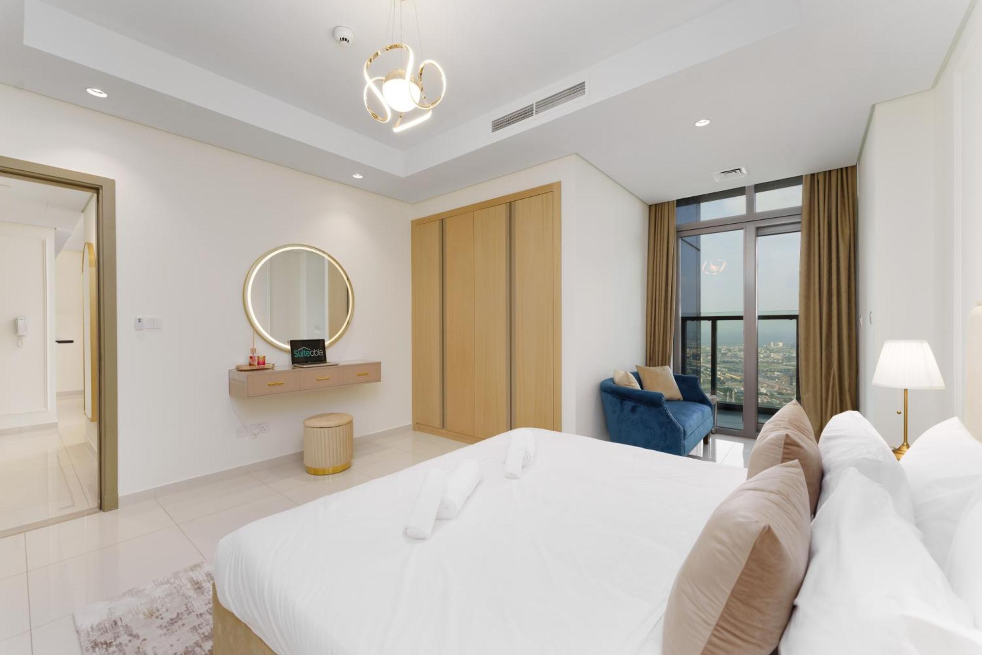 Experience Opulent Living At Paramount Midtown *