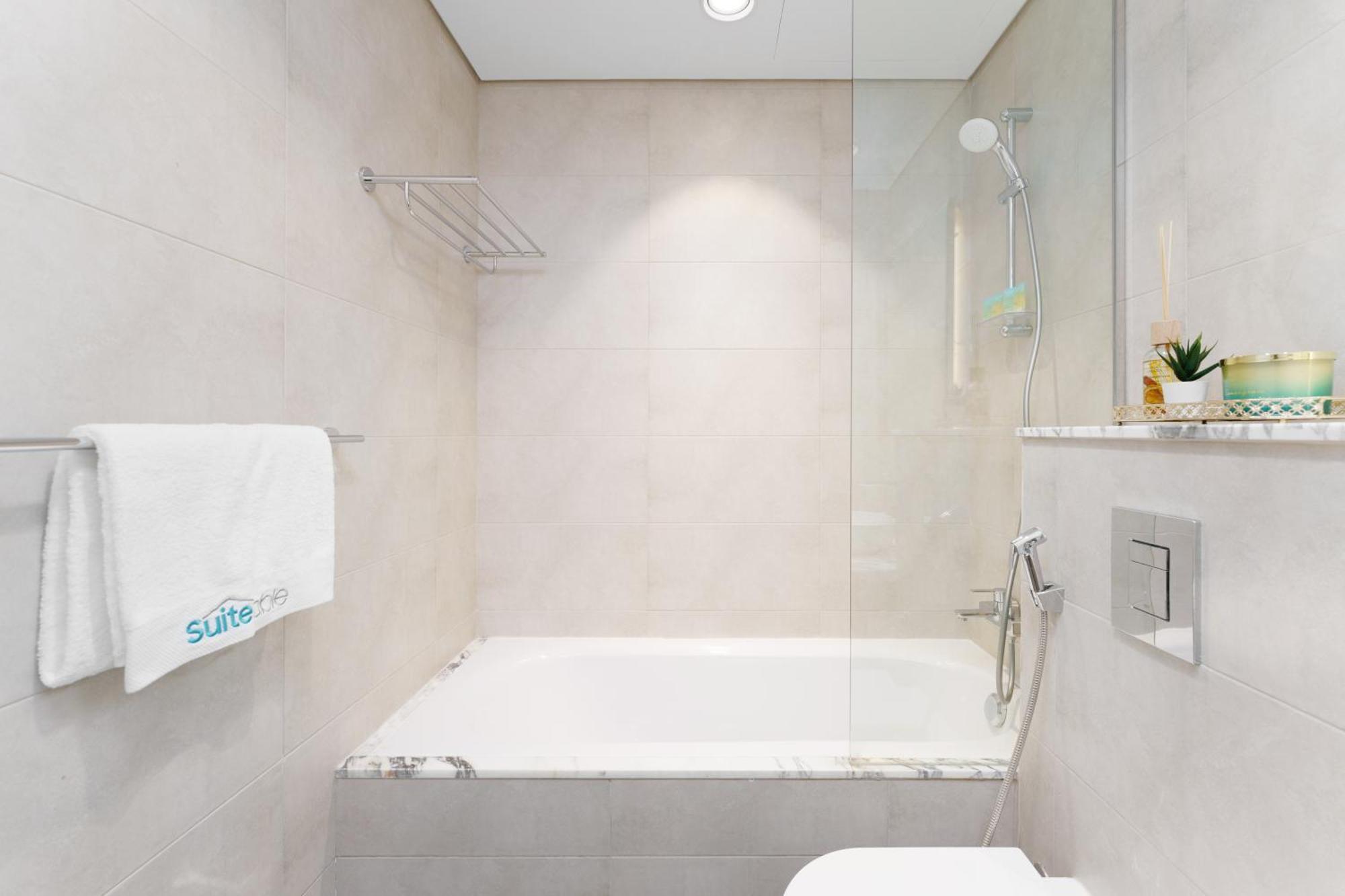 Experience Opulent Living At Paramount Midtown Apartment