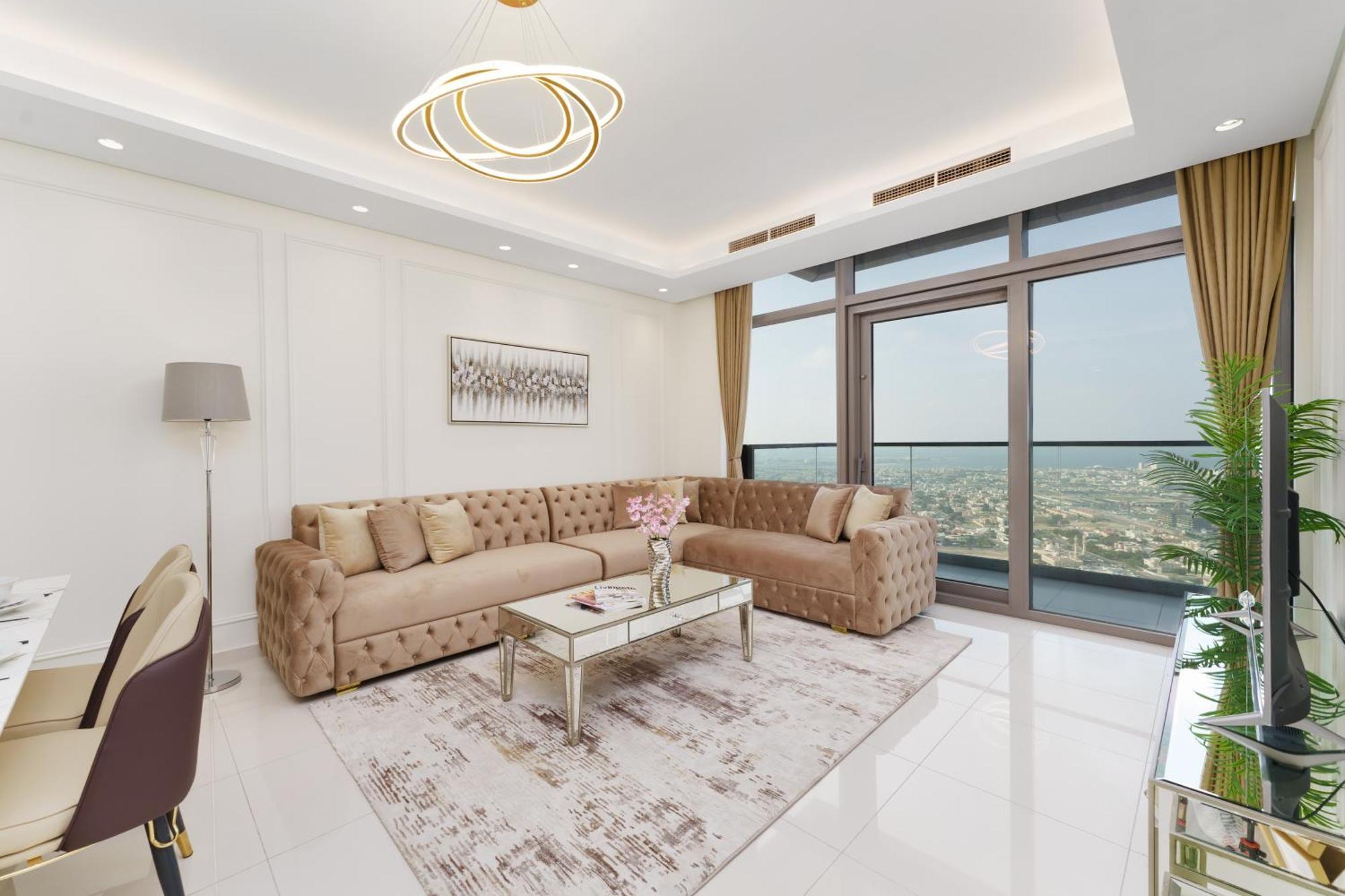 Experience Opulent Living At Paramount Midtown *