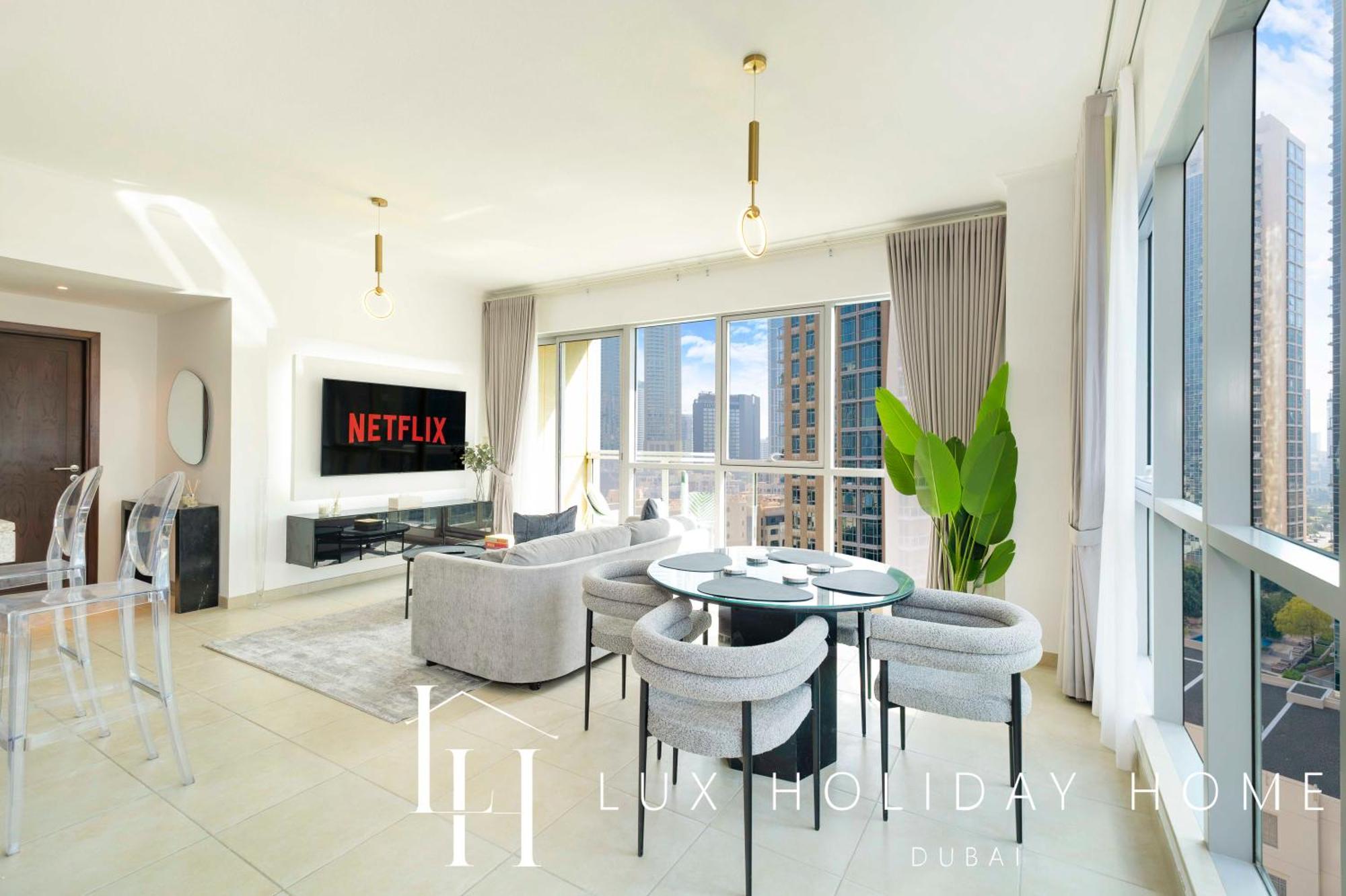Lux The Stunning Fountain View Apartment