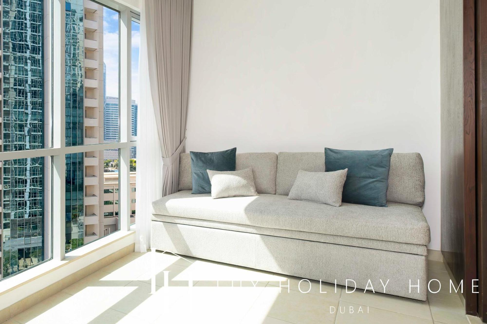 Lux The Stunning Fountain View Dubai