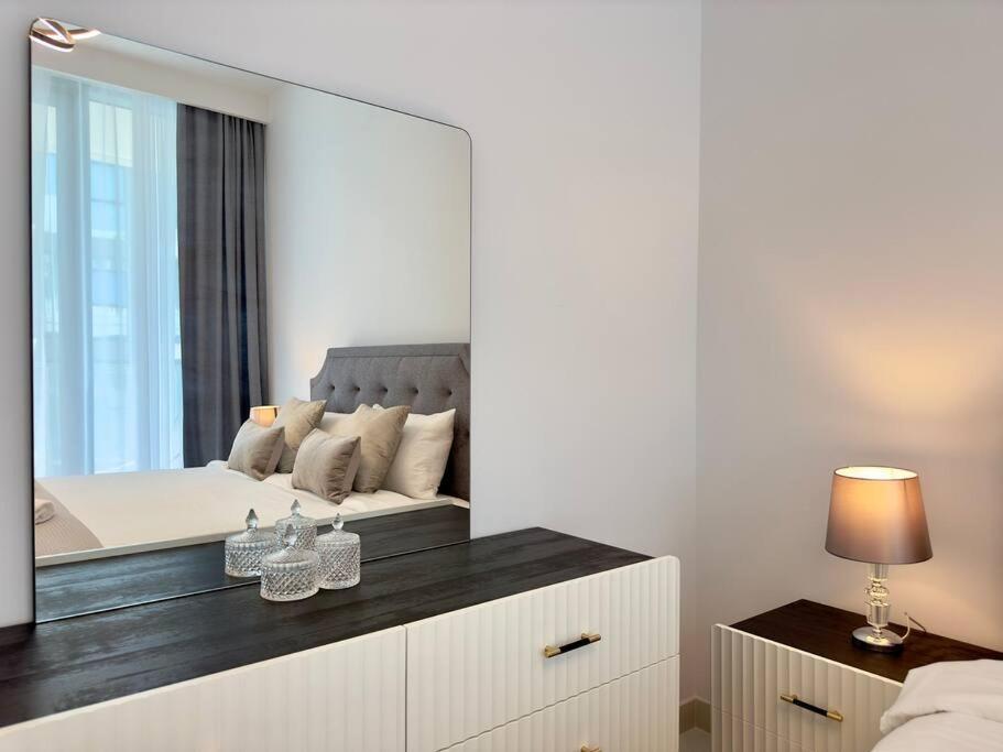 Daire Dar Vacation-charming 2 Bedroom For Family- Emaar Front Dubai