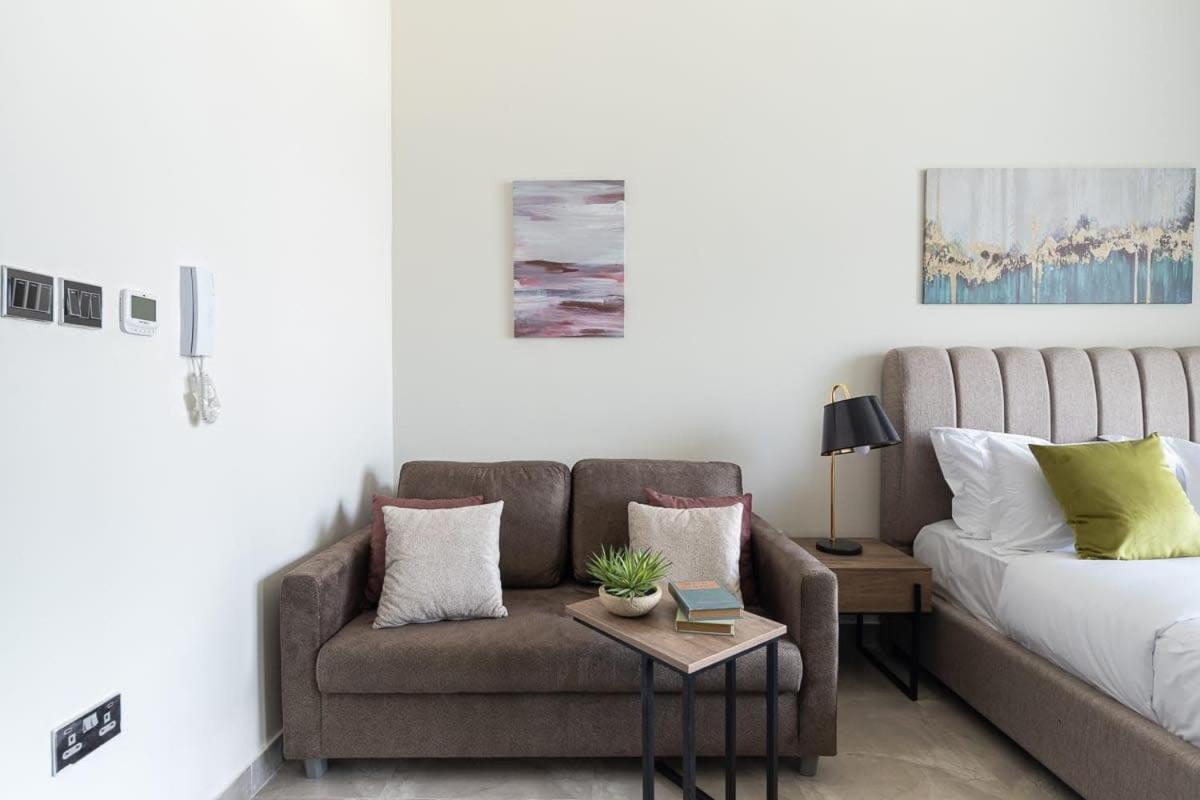 Frank Porter - Majestique 2 Apartment Dubai
