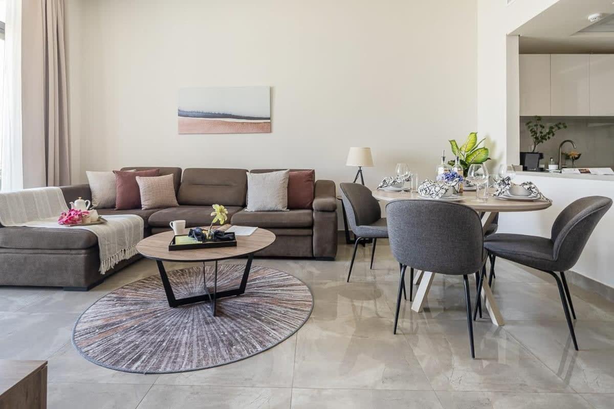Frank Porter - Majestique 2 Apartment