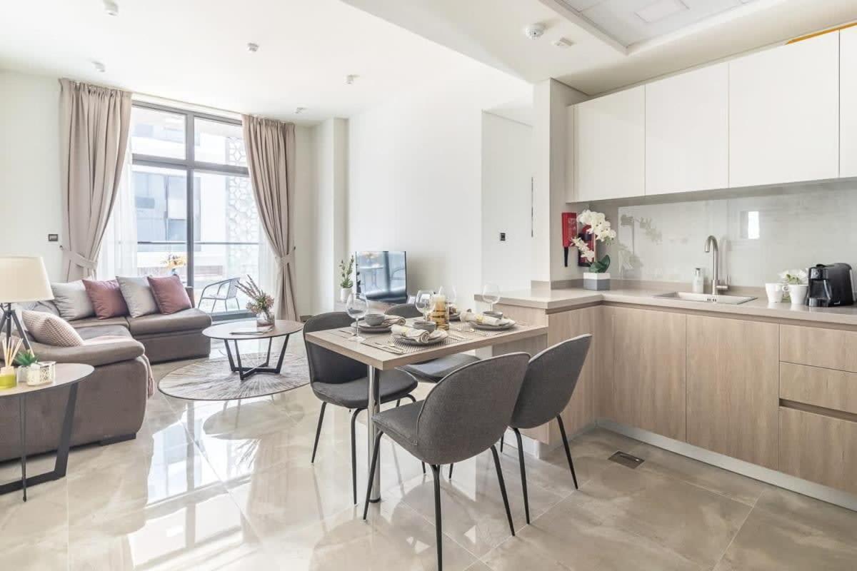 Frank Porter - Majestique 2 Apartment Dubai