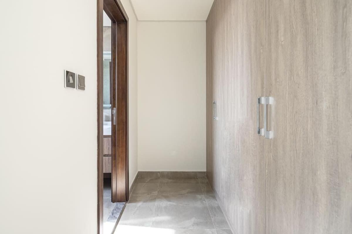 Frank Porter - Majestique 2 Apartment Dubai