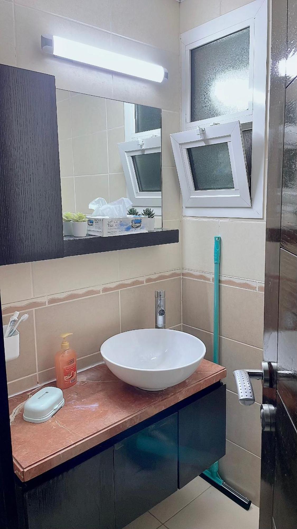 Bright & Cozy 1 Bedroom Canal View In Marina Apartment