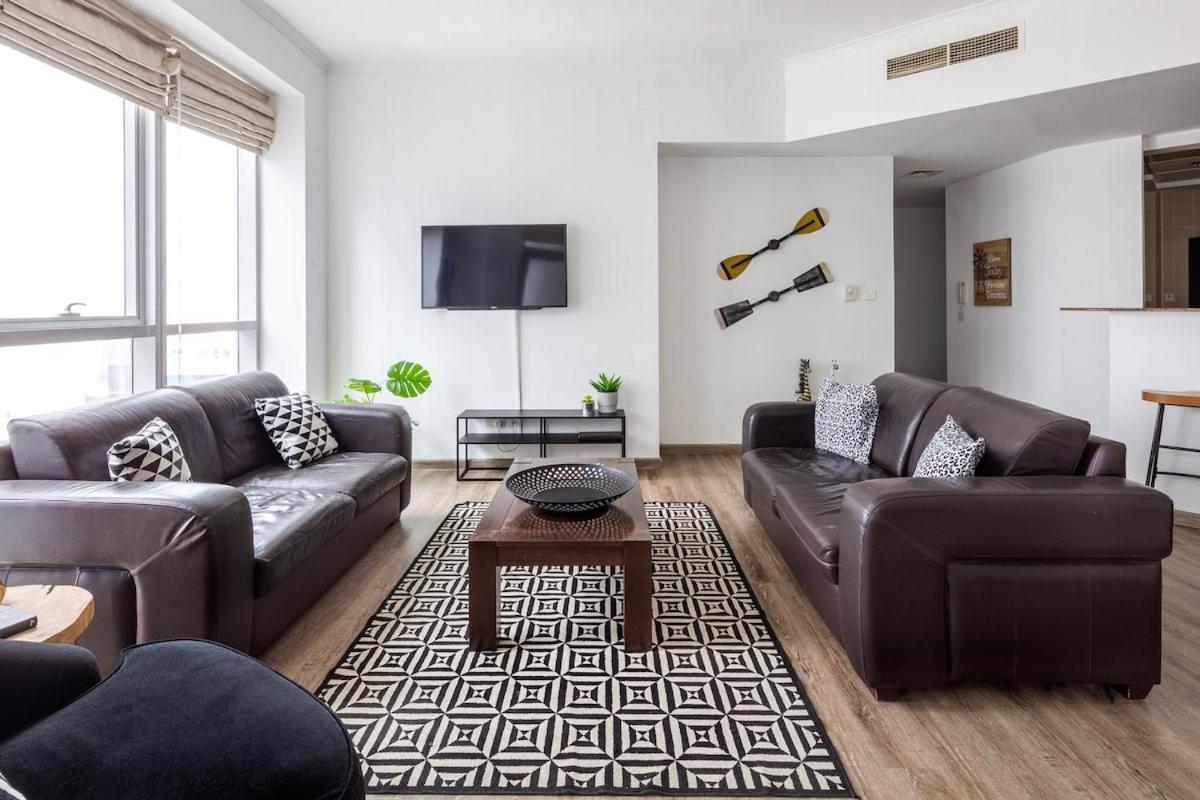 Frank Porter - Torch Apartment Dubai