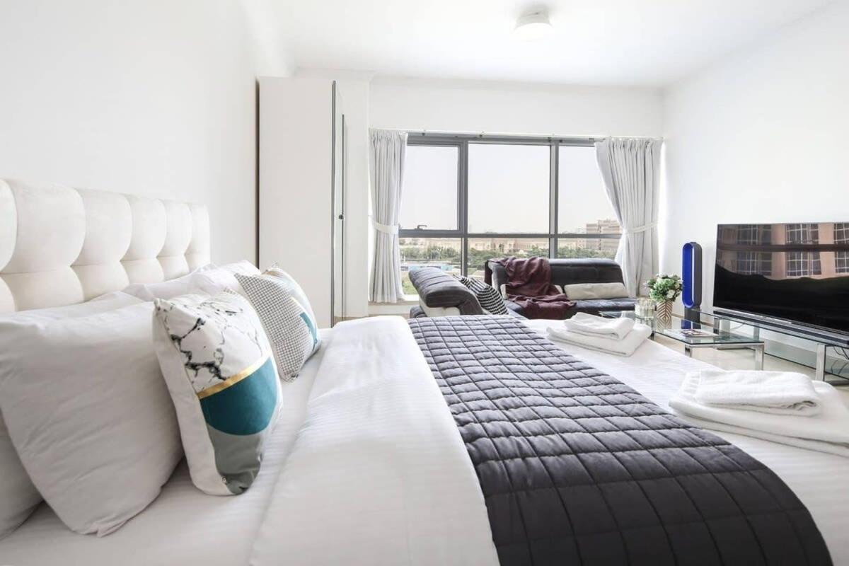 Frank Porter - Saba 3 Apartment Dubai