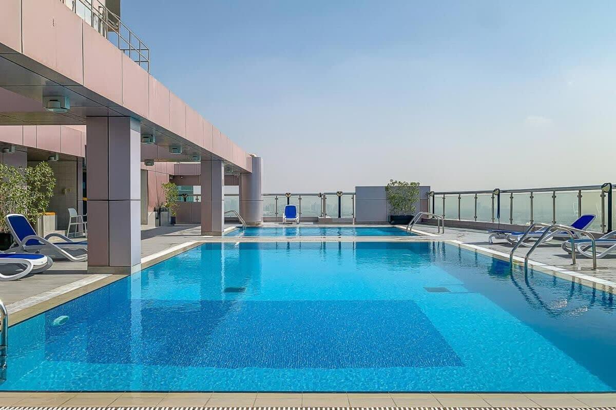 Frank Porter - V3 Tower * Dubai
