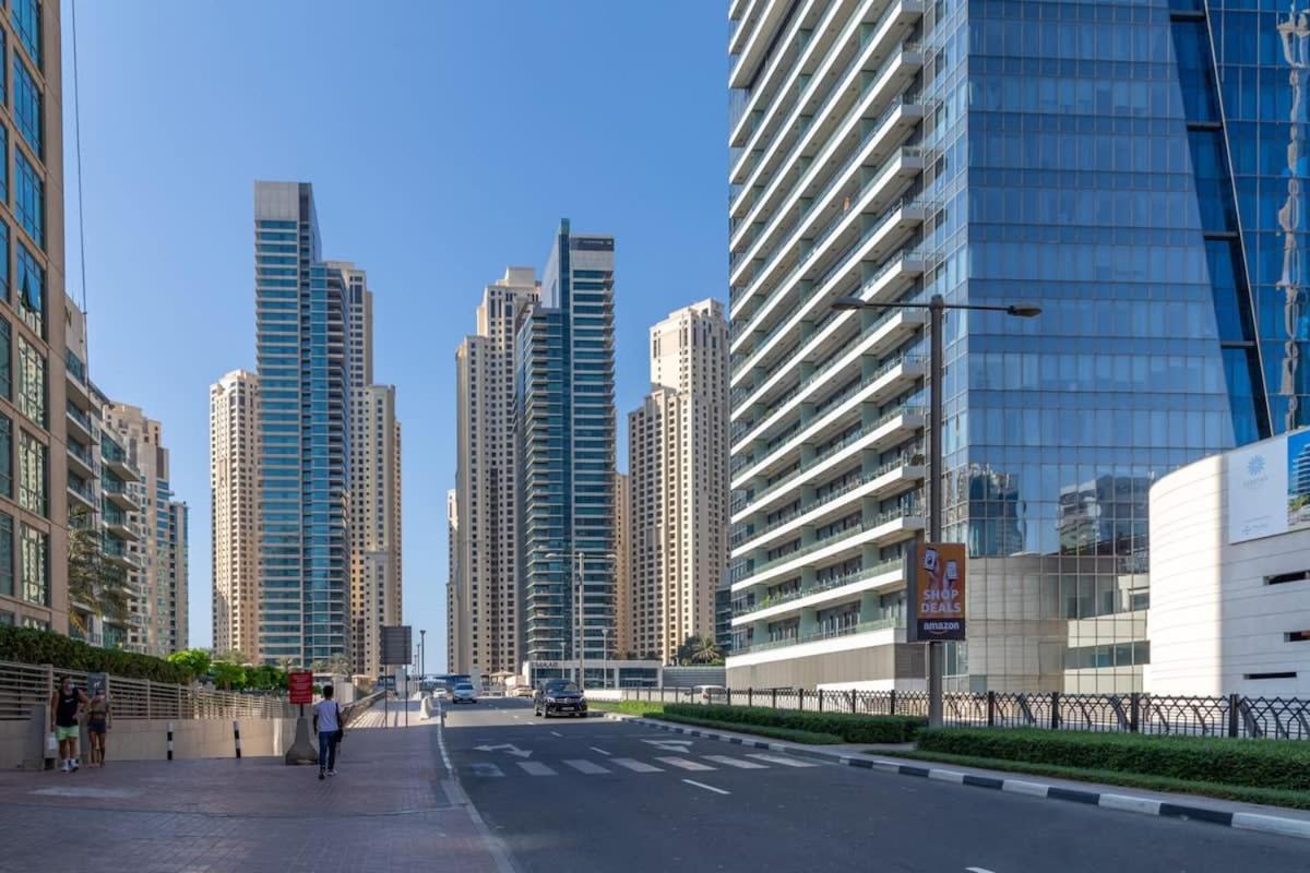 Frank Porter - Azure Apartment Dubai