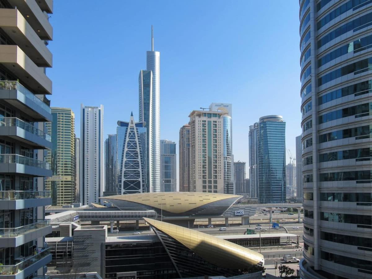 Frank Porter - Azure Apartment Dubai
