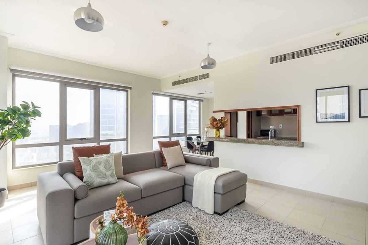 Frank Porter - South Ridge Tower 2 Apartment Dubai