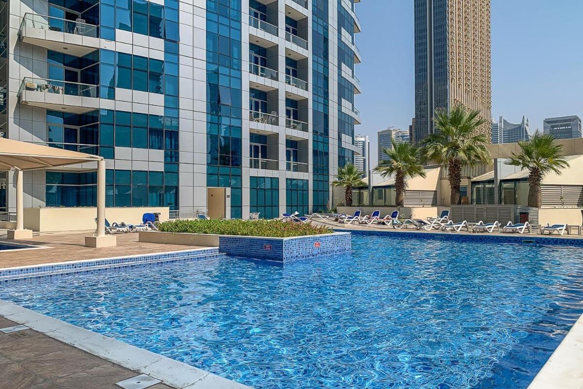 Frank Porter - Bay Apartment Dubai