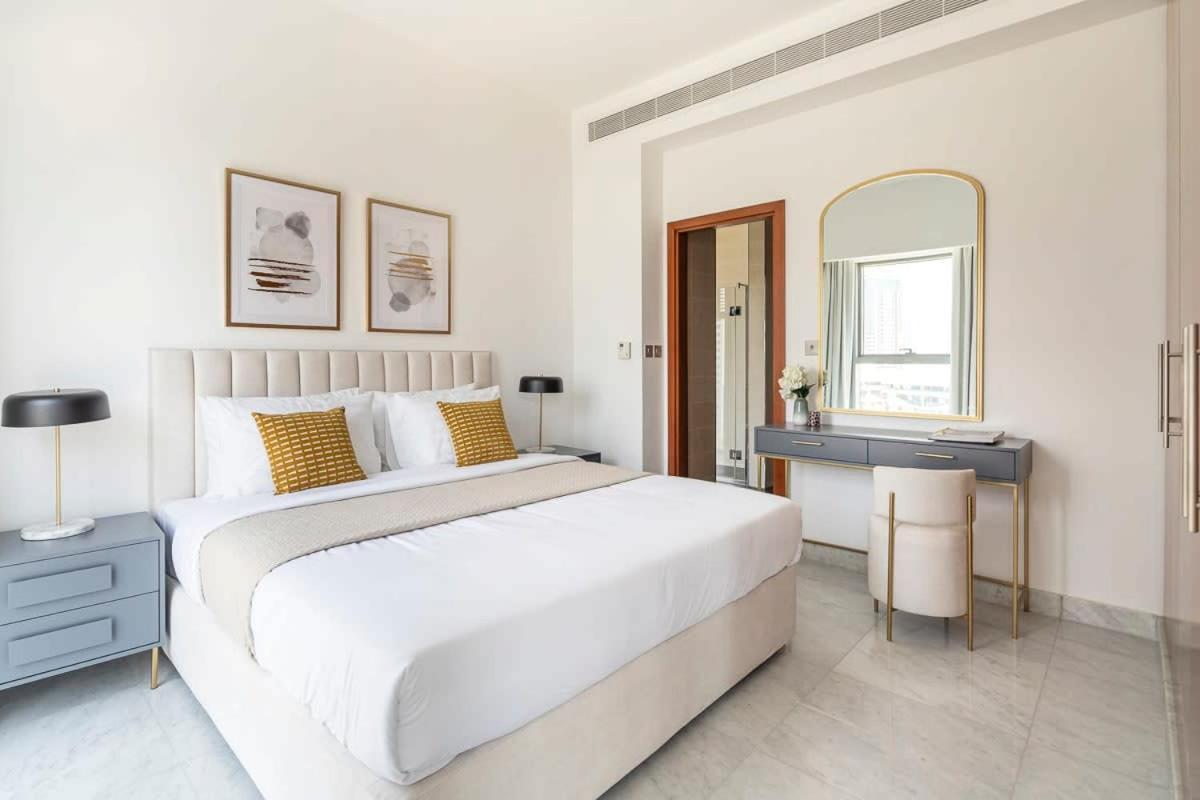 Frank Porter - Park Towers Apartment Dubai