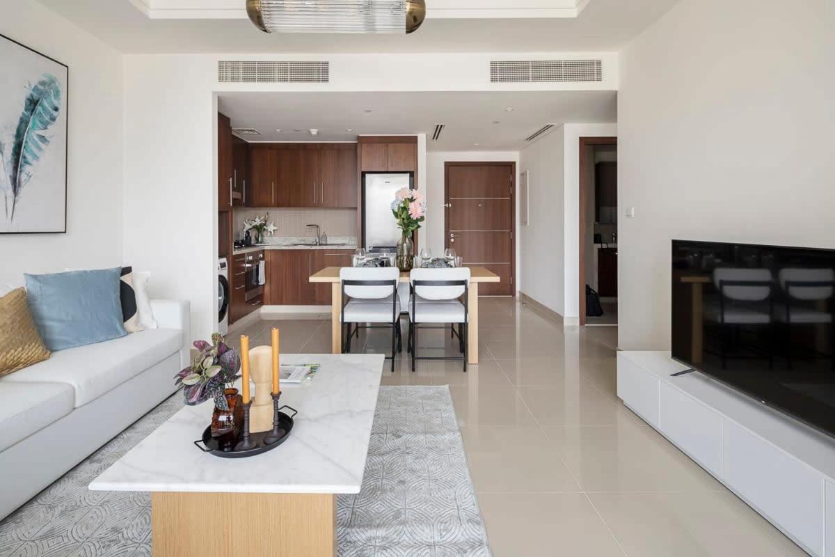 Frank Porter - Boulevard Point Apartment