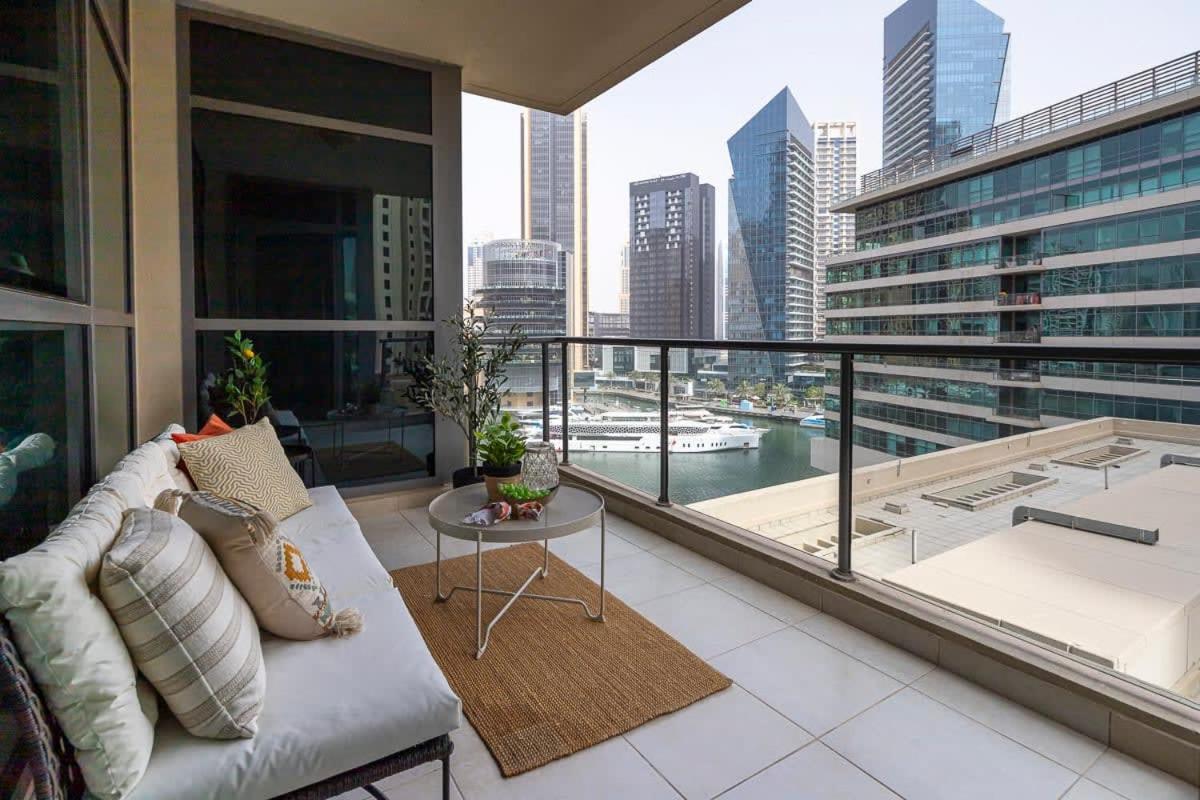 Frank Porter - Marina Quays Apartment *