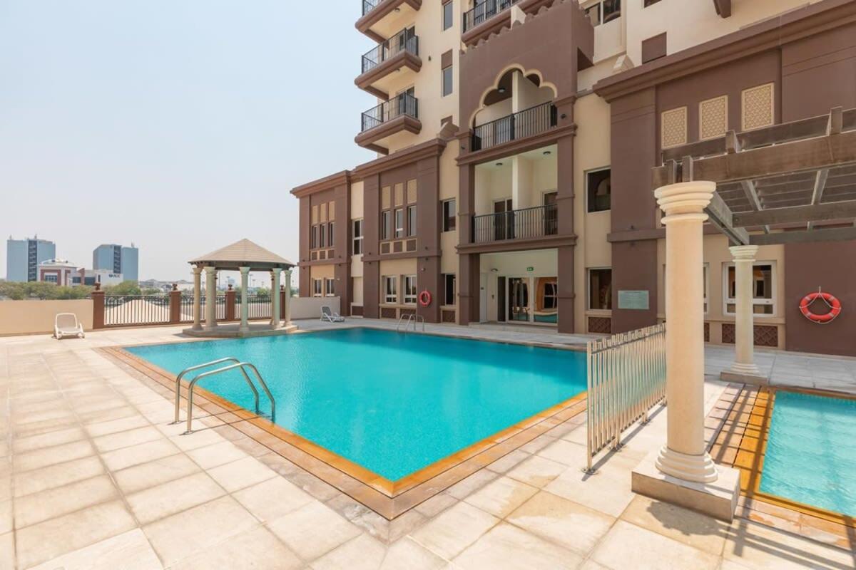 Frank Porter - Canal * Dubai